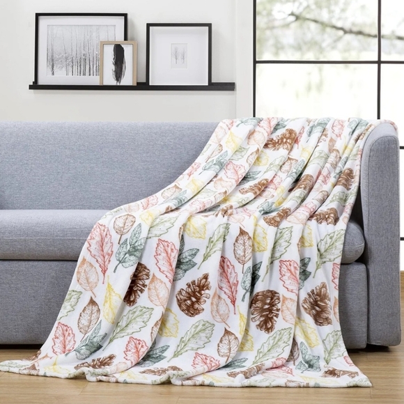 NWT! Velvet Plush Throw - Leaves - Picture 1 of 4